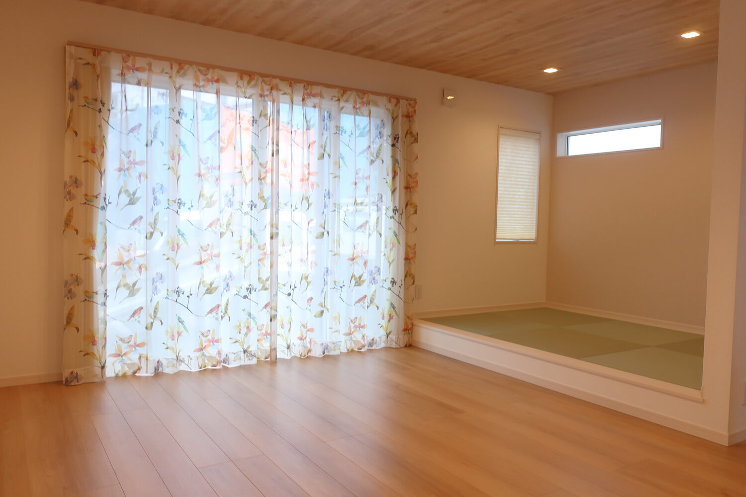 スミノエ☆鳥と花のレースカーテン縦115㌢✖️横95㌢ 2枚 スミノエ☆鳥